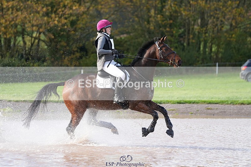 251024A-131532-11027 - B-158-Hannah.Hobhouse