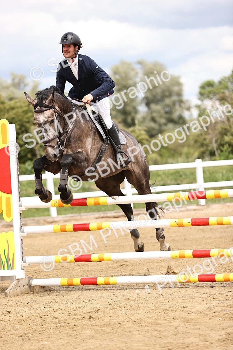 SBM_003189 - Class 11 - Senior Newcomers - 1.10m