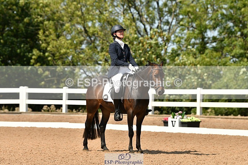 250817-133028-09982 - 090-Sarah.GoddardSaris.Fingers.Crossed