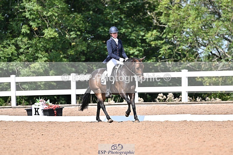 250816-122232-03994 - 090-Sarah.GoddardSaris.Fingers.Crossed