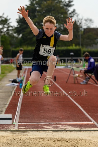 Age25SUN-919940 - Track Male