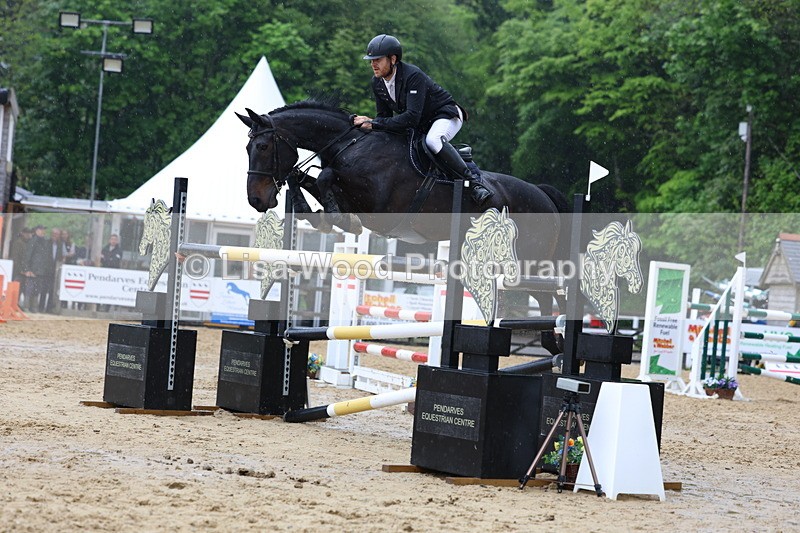 3E7A7607 - Class 9: Senior 1.30m open