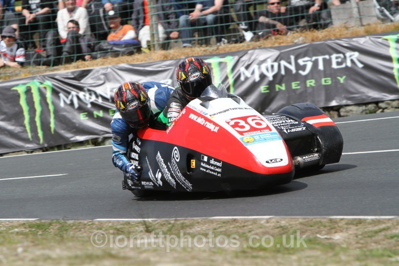 Michael Grabmuller / Justin Sharp* Yamaha / Delta-Racing-Team/Polizeisportver - Sure Sidecar Race 1