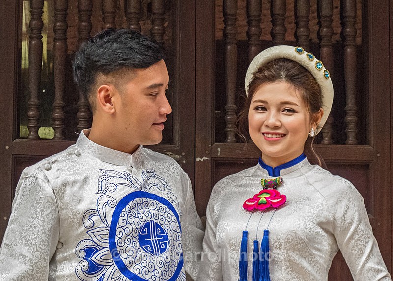IMG_5121 Couple in traditional wedding costume, Hue, Vietnam - Vietnam