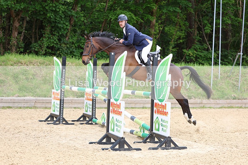 3E7A9448 - Class 8: Senior Newcomers/1.10m open
