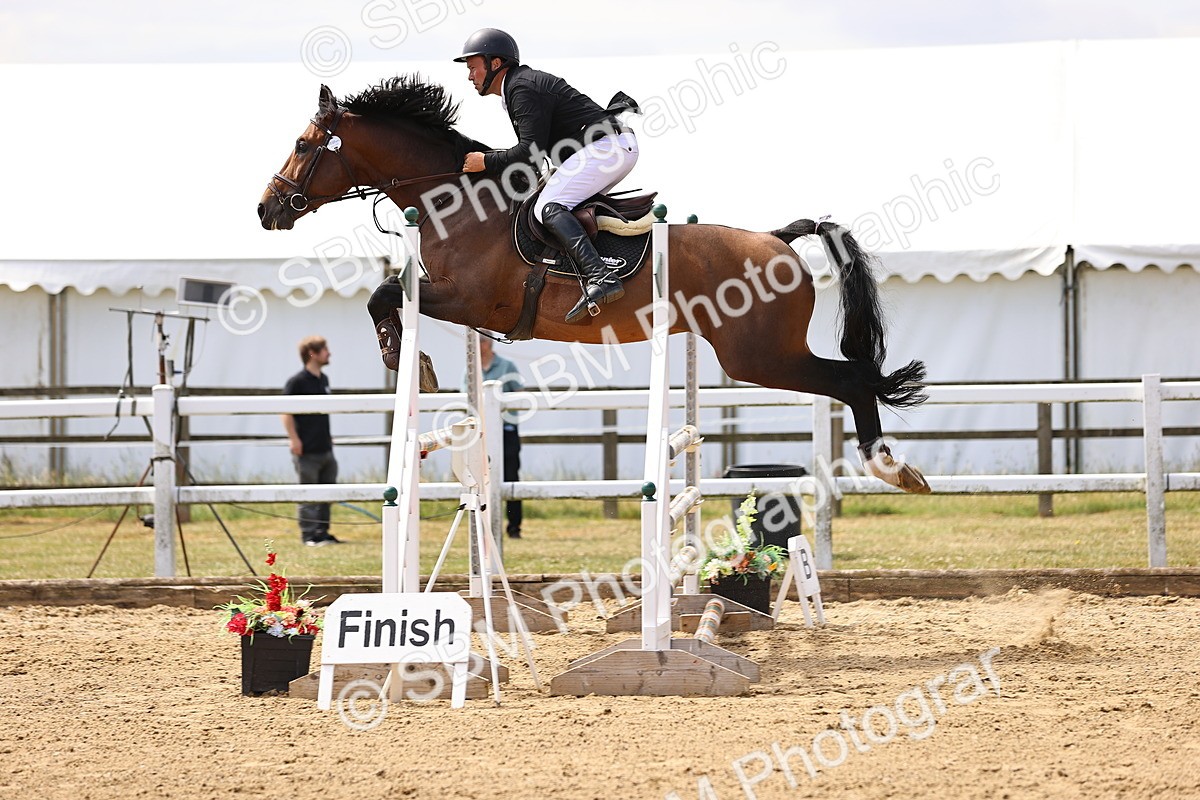 SBM_009937 - Class 8 - Senior Newcomers - 1.10  Open