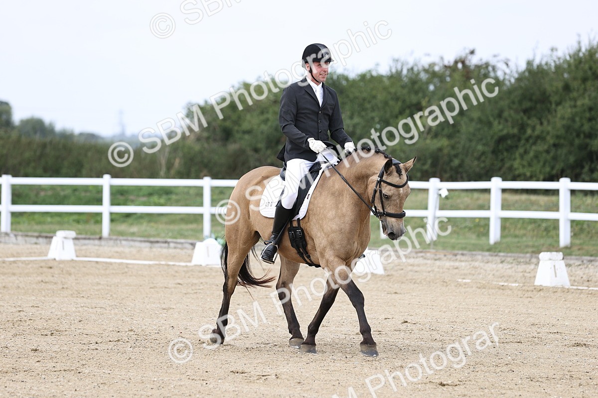 SBM_017443 - Class 14 - Novice 23 - 13.52-14.55