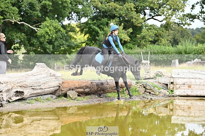 250821B-111545-00233 - Group B - Danielle