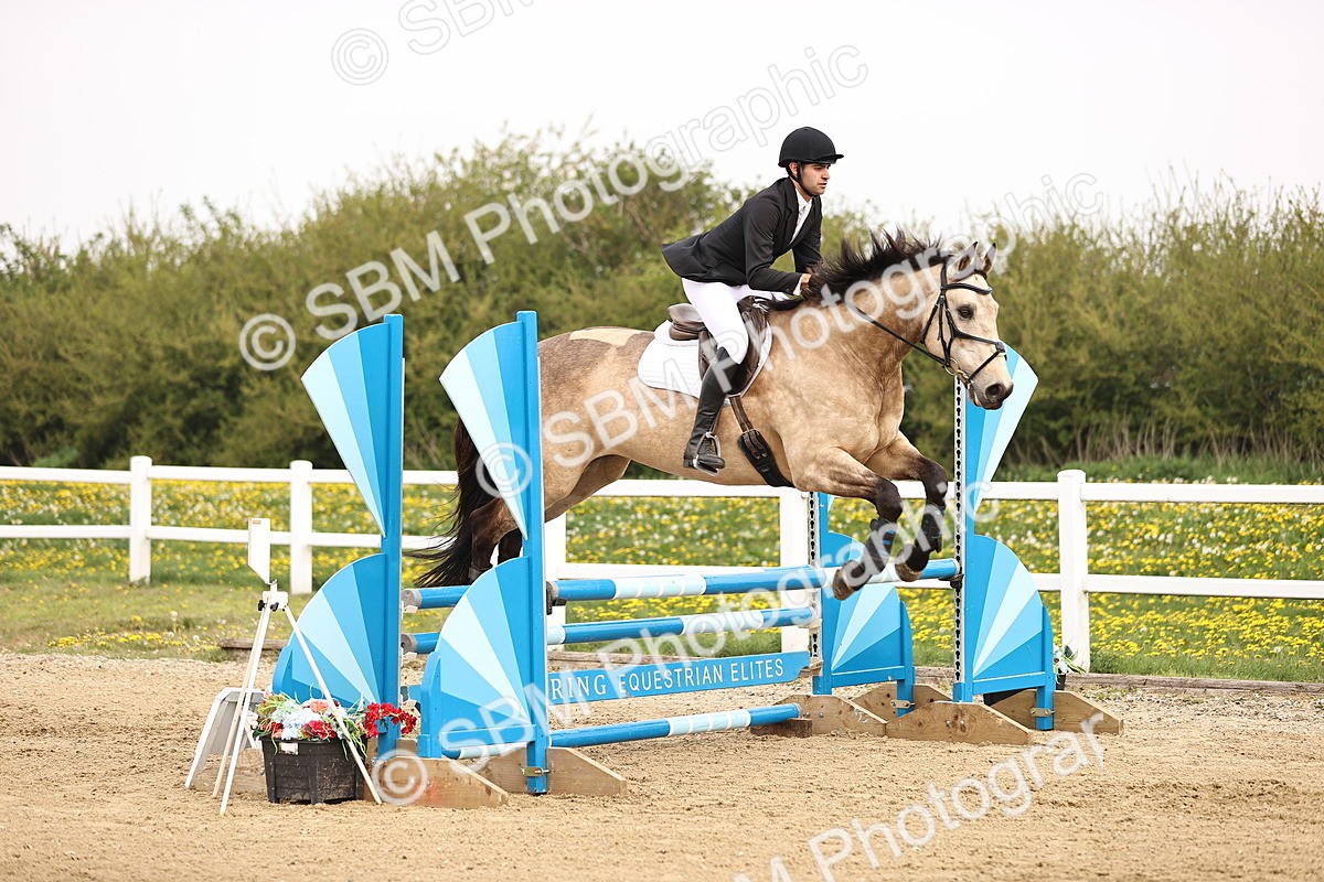  - Class 15 - Senior British novice - 90cm