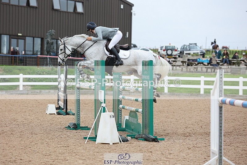 241101A-135954-02324 - FRI Cls 6 Foxhunter and 1.20m Open