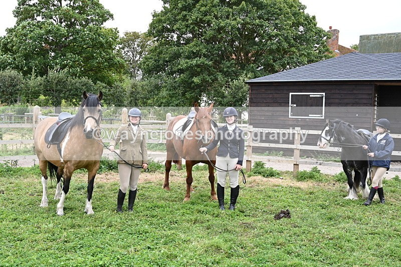 WJ6_2909 - Berks & Bucks - The Old farmhouse - Hound Exercise 20-08-25