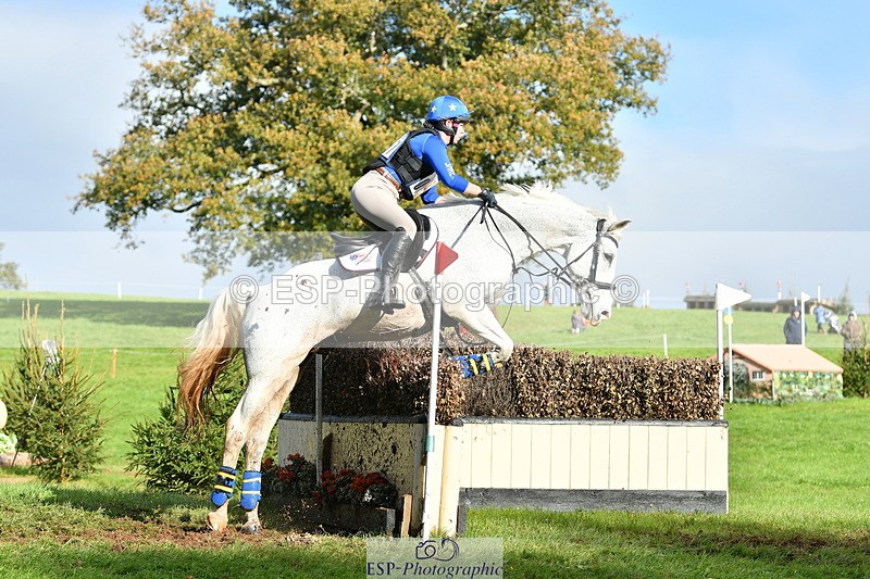 251025A-143724-21249 - G-517-Hannah.Underhill