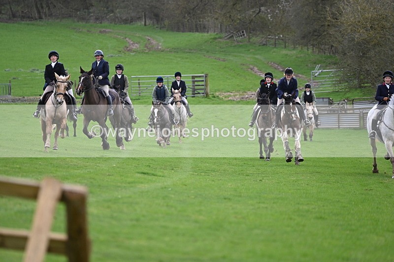 WJ6_9122 - Line Three