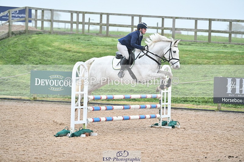 241102A-113005-04311 - SAT Cls 9 British Novice and 90cm Open