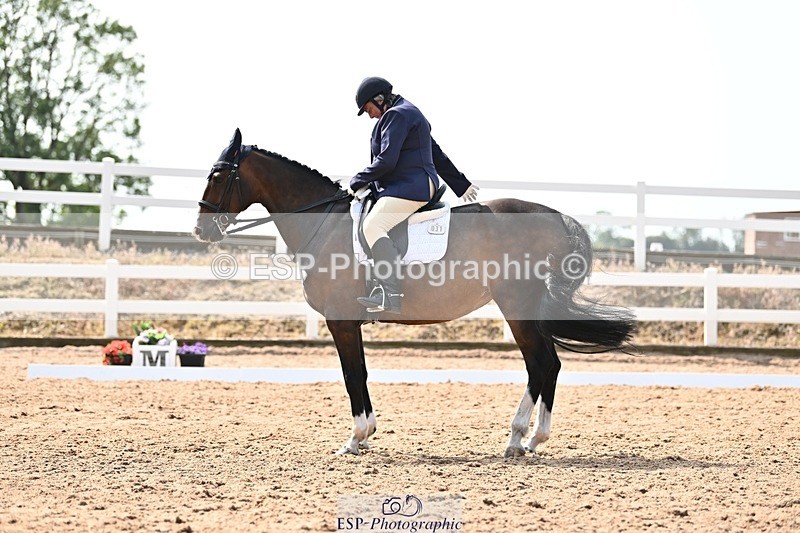 250815-112019-00591 - 031-Nicola.SealRebel.Heart