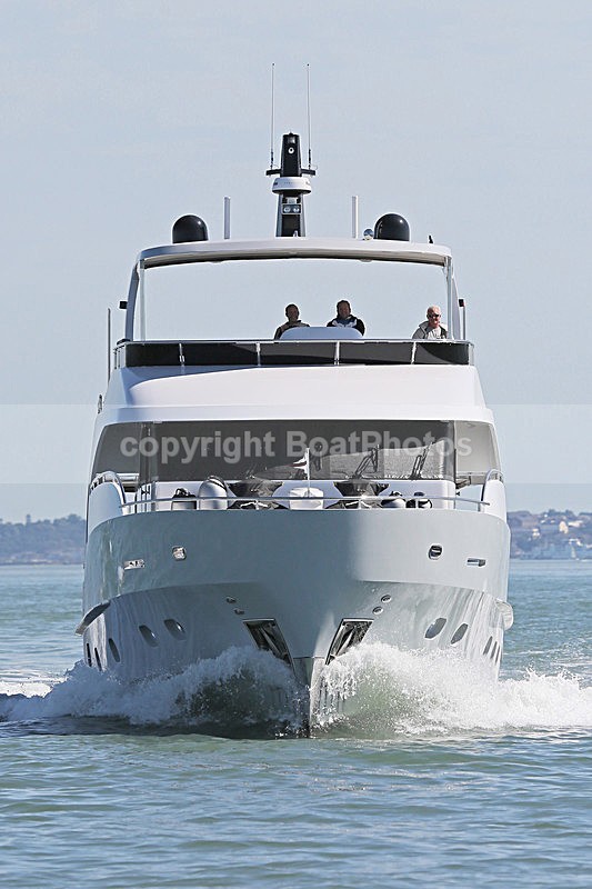 160826 EIGHTEEN 2 Y92A6248 - Flybridge Cruisers