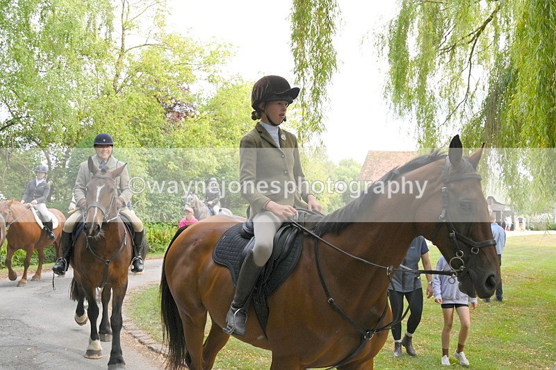 WJ6_4002 - Berks & Bucks - The Old farmhouse - Hound Exercise 20-08-25