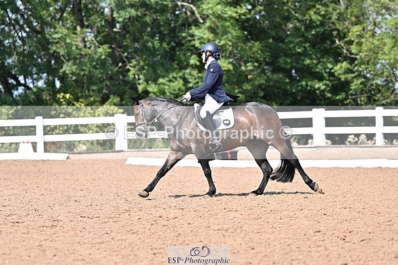 250816-122237-03996 - 090-Sarah.GoddardSaris.Fingers.Crossed