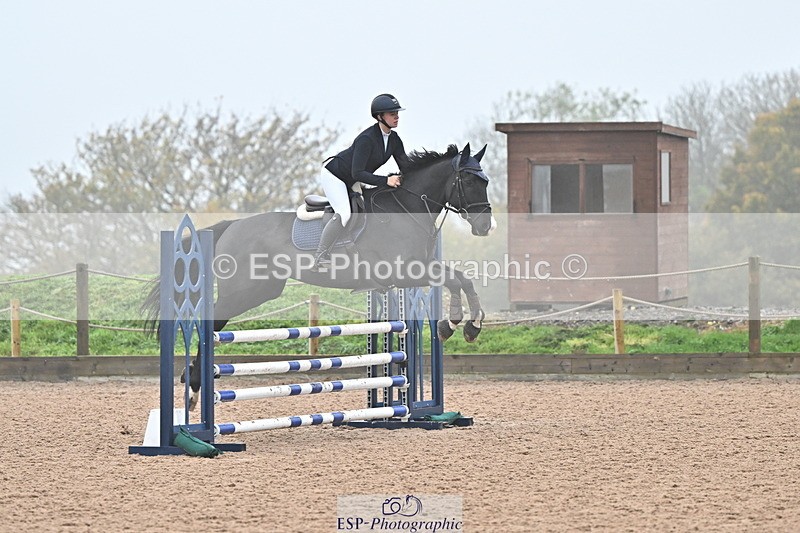 241103A-102128-06623 - SUN Cls 18 British Novice and 90cm Open