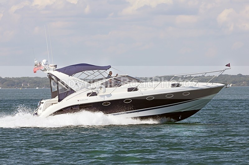 170601 DISTRACTED - FAIRLINE TARGA 40 1Y3A2089 - Motorboats - Open