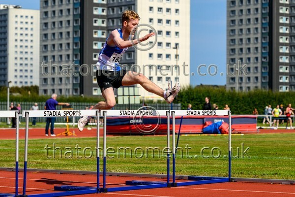 Age25SAT-916321 - Track Male