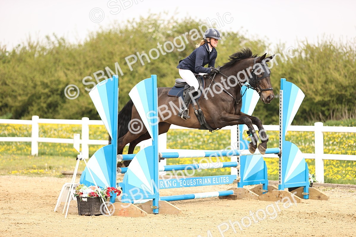  - Class 15 - Senior British novice - 90cm