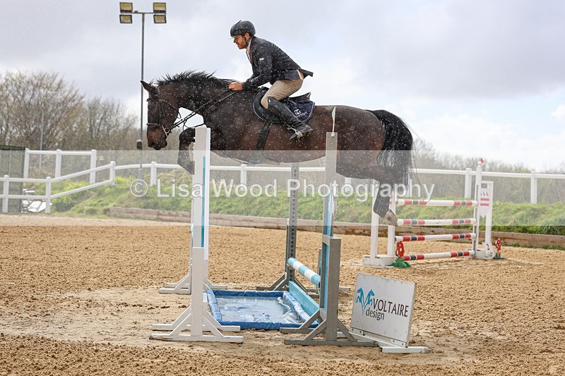 3E7A2518 - Class 9: Senior 1.30m open