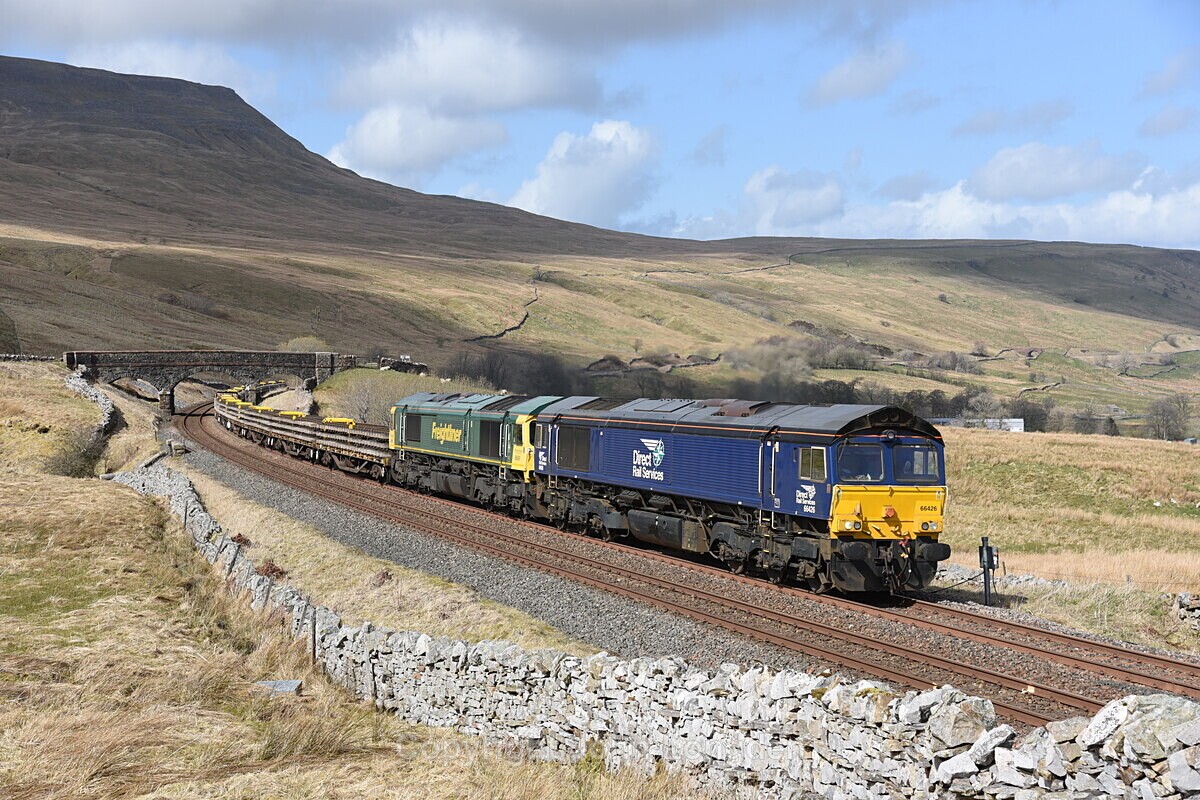 JL - 6.4.20 66426  & DIT 66591 6K05 Carlisle - Crewe, Ais Gill - Ais Gill (road bridge southbound)