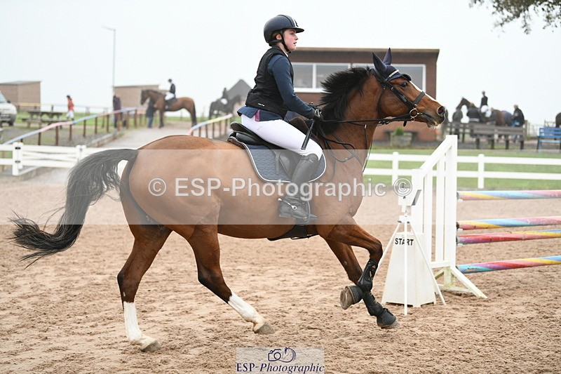 241103A-112129-07771 - SUN Cls 21 Snr Newcomers and 1.10m Open