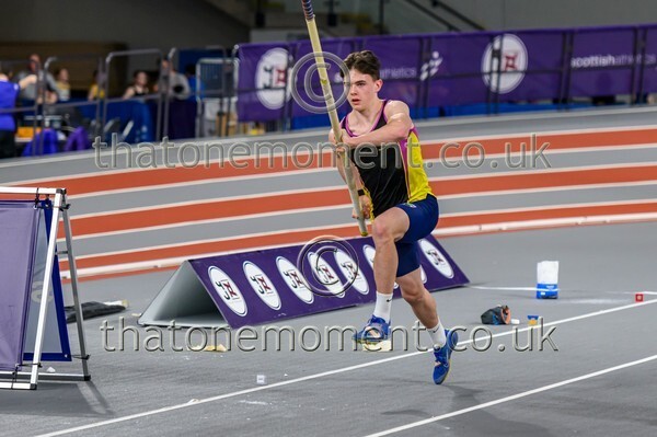 AgeInd25SUN-913958 - Field Male