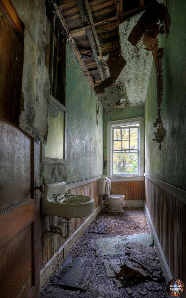 Abandoned Empire Hotel (Sharon Springs, NY) Bathroom