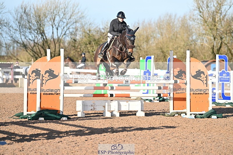 231210A-131416-02526 - Cls 20 Newcomers & 1.10m Open