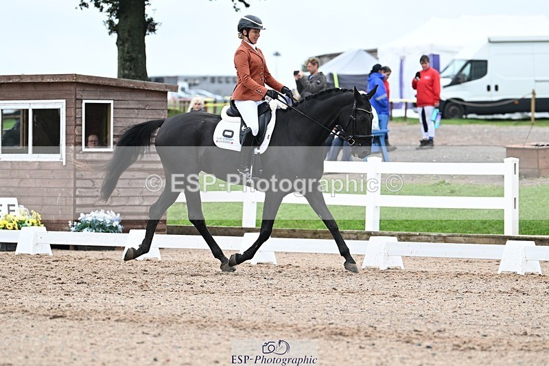 250907-122349-08336 - 004-Charlotte.DickerDevaldi's.Kiss