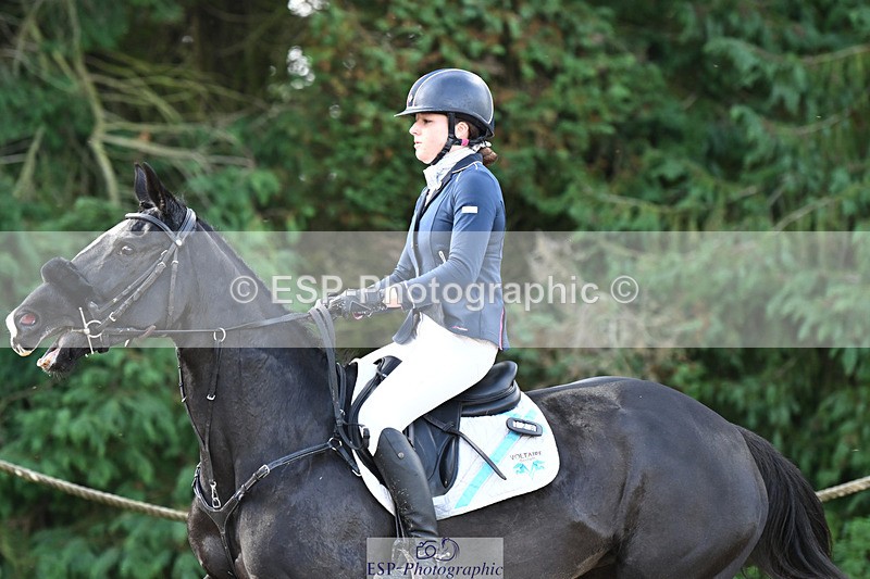 241025-100118-05268 - 128-Lottie.Turnell-TRICKLE