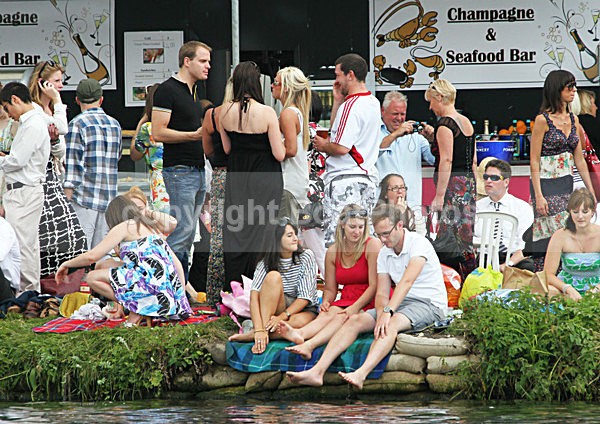 110702 REMENHAM FARM IMG_7549 - HENLEY ROYAL REGATTA JULY 2011