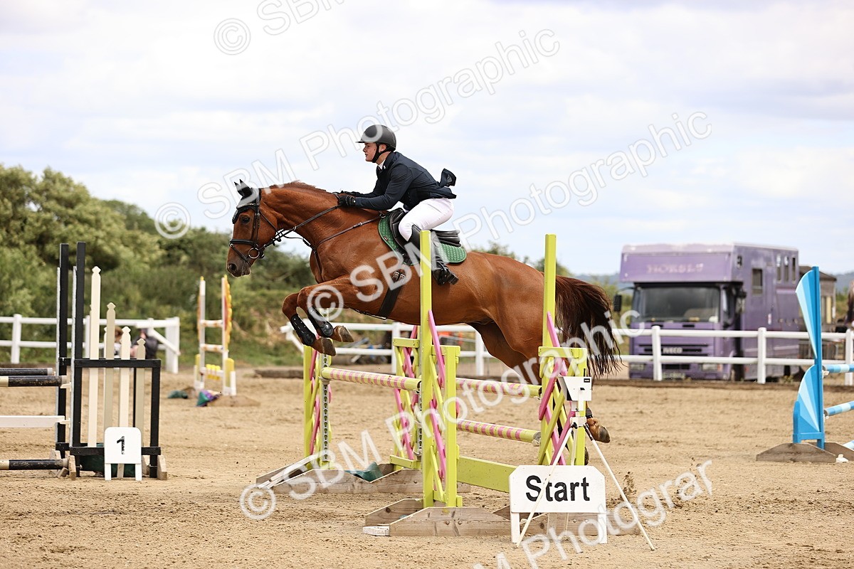 SBM_000476 - Class 4 - 1m showjumping