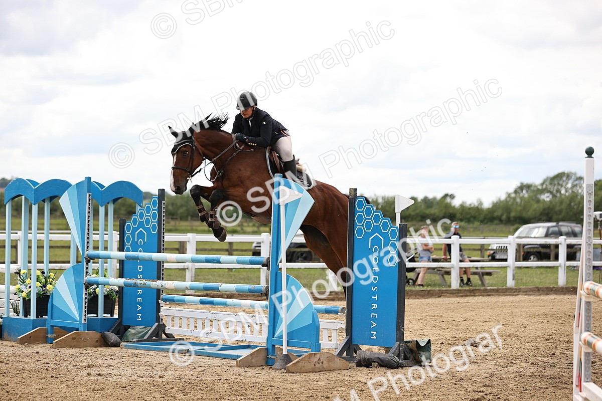 SBM_003102 - Class 11 - Senior Newcomers - 1.10m