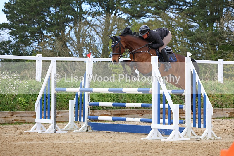 3E7A2010 - Class 7: Senior Newcomers/1.10m open