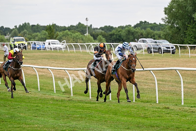 220726-Race 5-Explode-9992 - Race 5 16.12pm Sky Bet Go-Racing-In-Yorkshire Summer Festival Handicap