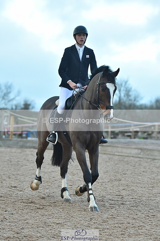 231119A-152016-06371 - Sun Cls 11-13 Children on Horses 90cm, 1m & 1.10m
