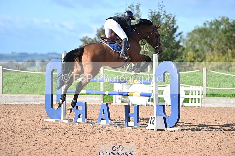 231014A-102903-04110 - Cls 18 Newcomers & 1.10m Open