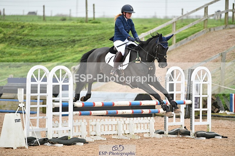 241102A-110005-04152 - SAT Cls 9 British Novice and 90cm Open