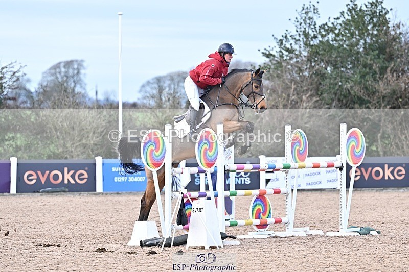 251126-132652-00576 - Cls 5 Foxhunter and 1.20m