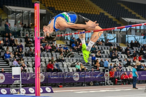 SeniorInd25-919394 - Field Male