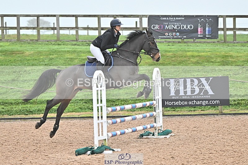 241103A-104544-06738 - SUN Cls 18 British Novice and 90cm Open