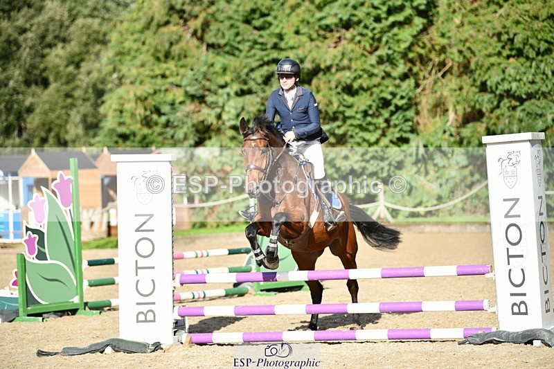 251004A-152921-01837 - Classes 8 & 9 70cm