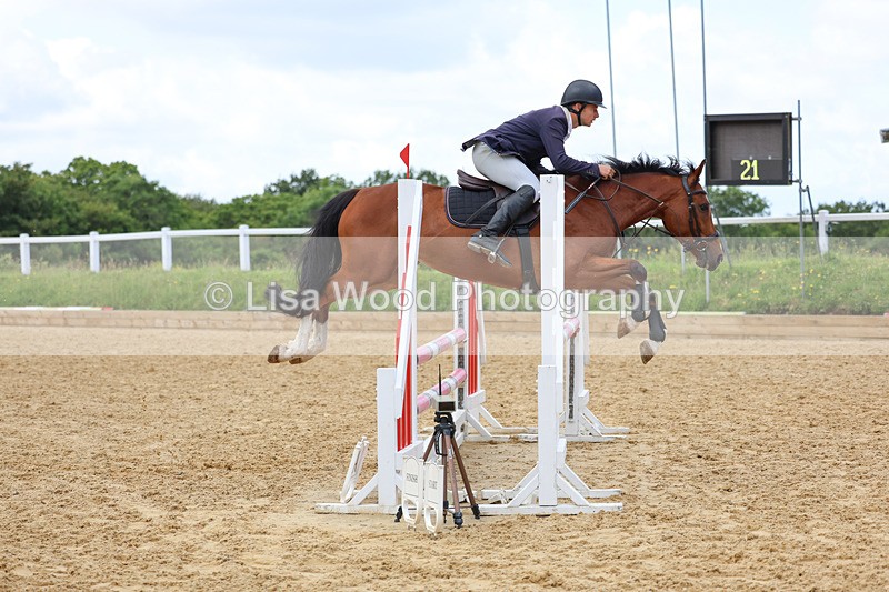 3E7A3216 - Class 4: Senior British Novice/90cm open