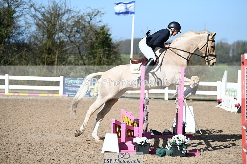 250330-103542-06182 - Cls 32 British Novice and 90cm