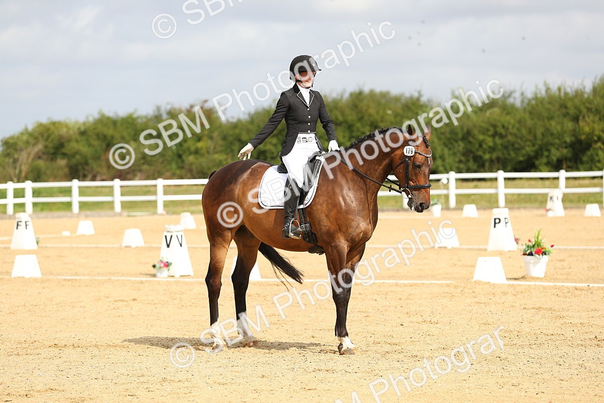 SBM_015677 - Class 13 - Novice 23 - 9.54-11.04