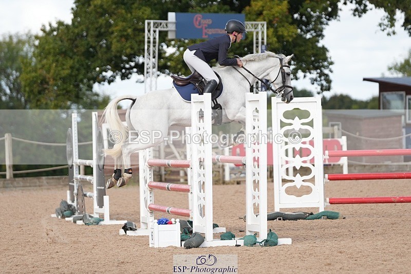 250921-122256-02904 - Cls 9 Pony Foxhunter and 1.10m